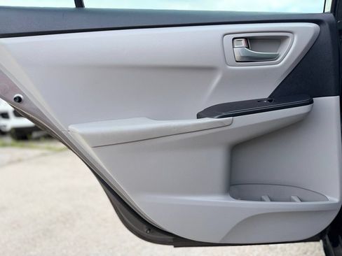Used 2017 Toyota Camry SE FWD image 19