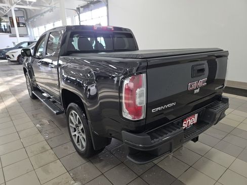 Used 2020 GMC Canyon Denali image 3