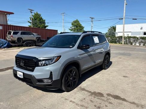 Used 2024 Honda Passport Black Edition image 3