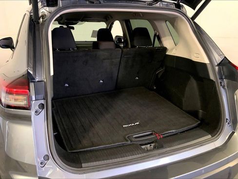 Used 2025 Nissan Rogue SV AWD/4WD image 4