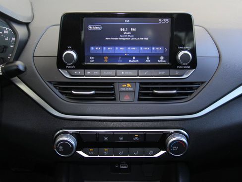 Used 2024 Nissan Altima 2.5 S FWD image 15