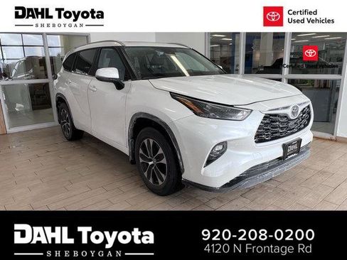 Used 2024 Toyota Highlander XLE image 1