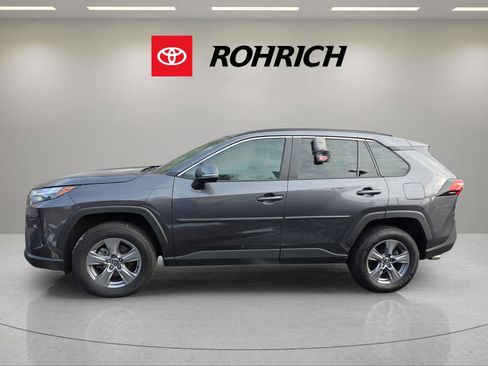 Used 2022 Toyota RAV4 XLE image 2