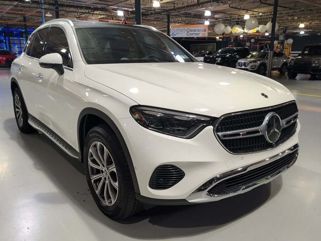 Used 2025 Mercedes-Benz GLC 300 4MATIC image 5
