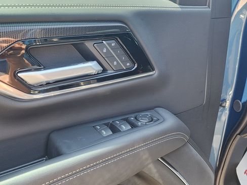 New 2025 GMC Yukon XL Elevation image 13