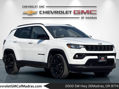 Used 2025 Jeep Compass Latitude w/ Convenience Group AWD/4WD image 1