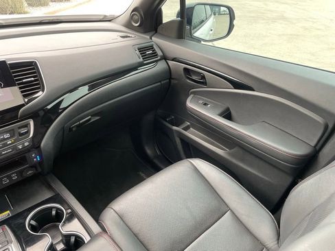 Used 2025 Honda Passport Black Edition image 21