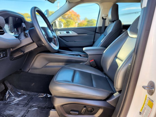 Used 2025 Ford Explorer Active w/ Active Comfort Package AWD/4WD image 19