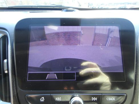 Used 2022 Chevrolet Malibu LT image 9