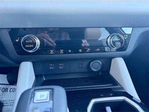 New 2026 Mitsubishi Outlander SE image 16