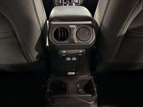 Used 2025 Jeep Wrangler Unlimited Sahara AWD/4WD image 36