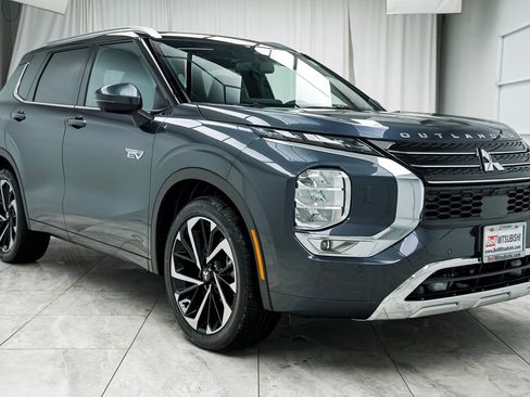New 2025 Mitsubishi Outlander SEL image 1