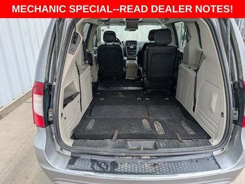Used 2014 Chrysler Town & Country Touring image 15
