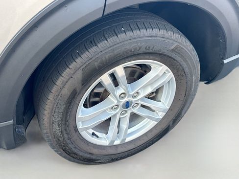Used 2023 Ford Explorer XLT AWD/4WD image 31