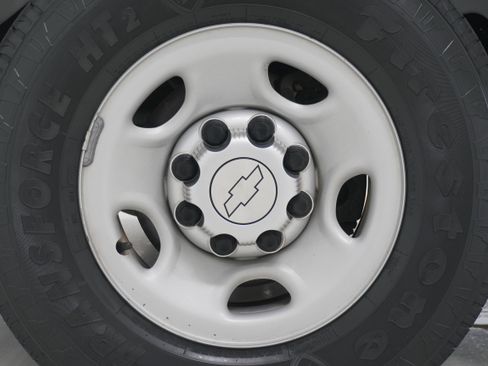 Used 2017 Chevrolet Express 3500 Extended image 17