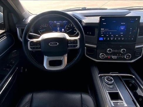 Used 2022 Ford Expedition XLT image 4