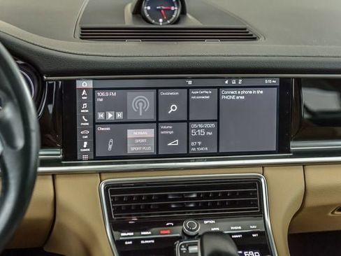 Used 2018 Porsche Panamera 4 image 30