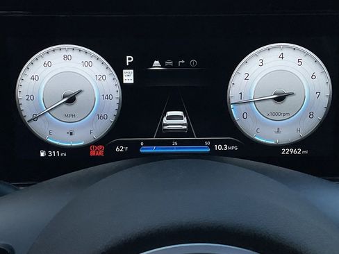 Used 2025 Hyundai Elantra Limited image 23