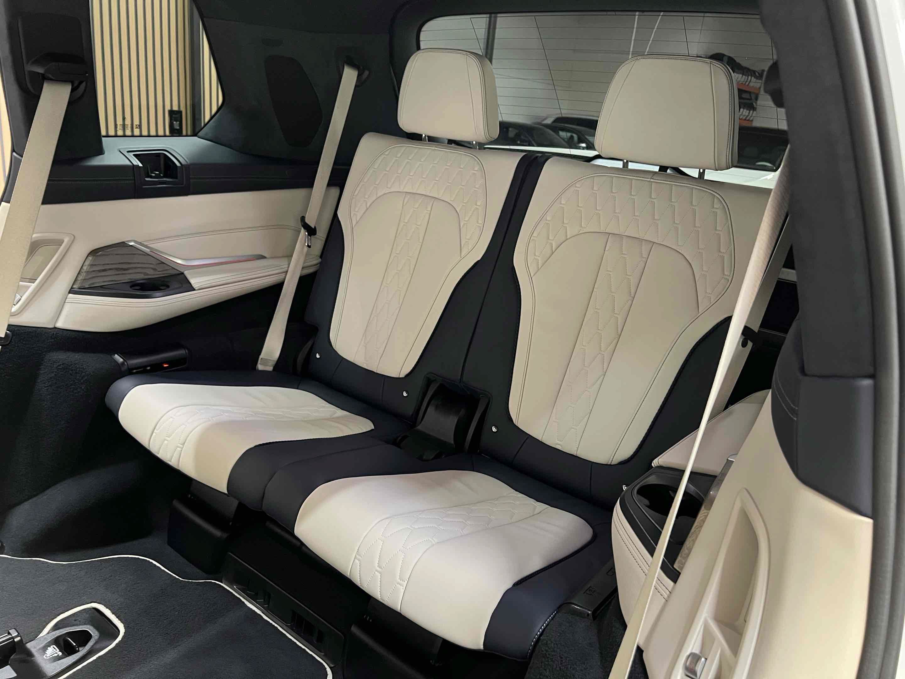 Used 2020 BMW X7 xDrive40i w/ Premium Package AWD/4WD image 8