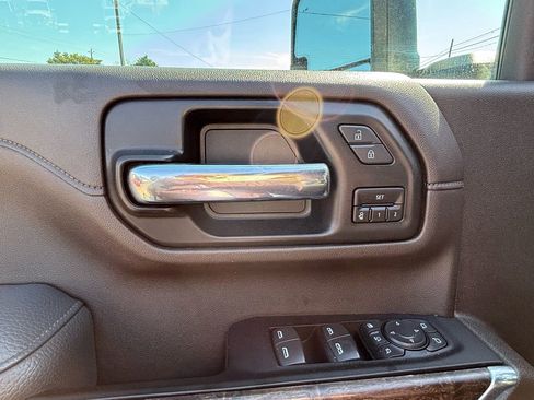 Used 2022 GMC Sierra 2500 Denali w/ Denali Ultimate Package image 16