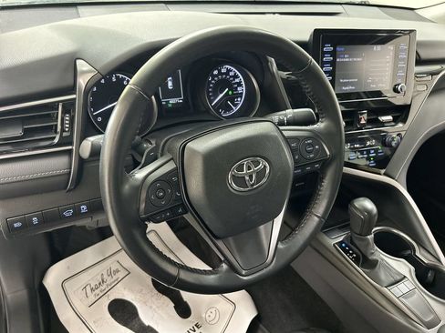 Used 2023 Toyota Camry SE FWD image 4