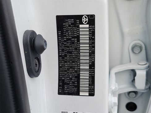 Used 2025 Toyota Corolla LE image 31