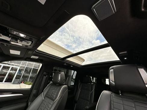 Certified 2025 Cadillac Escalade ESV Sport Platinum AWD/4WD image 30