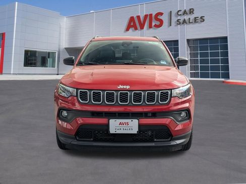 Used 2025 Jeep Compass Latitude w/ Sun & Sound Group image 10