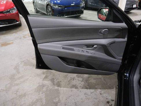 Used 2025 Hyundai Elantra SEL image 17