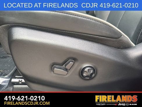 Used 2024 Chrysler Pacifica Limited w/ S Appearance Package FWD image 23