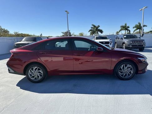 Used 2023 Nissan Rogue SV image 26