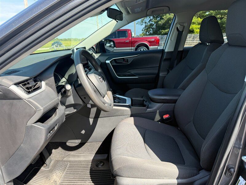 Used 2023 Toyota RAV4 LE AWD/4WD image 10