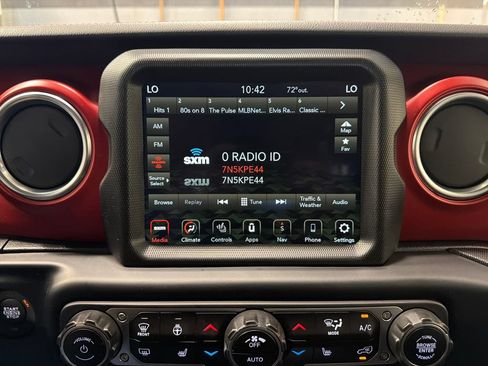 Used 2023 Jeep Gladiator Rubicon w/ Dual Top Group AWD/4WD image 7