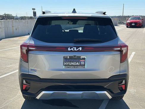 Used 2025 Kia Seltos S image 11