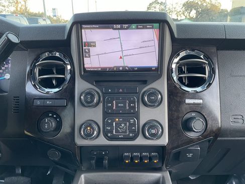 Used 2013 Ford F250 Platinum w/ FX4 Off Road Pkg image 32