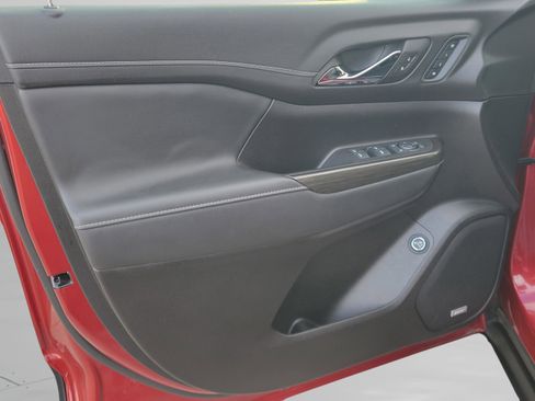 Used 2023 GMC Acadia SLT w/ Elevation Edition image 21