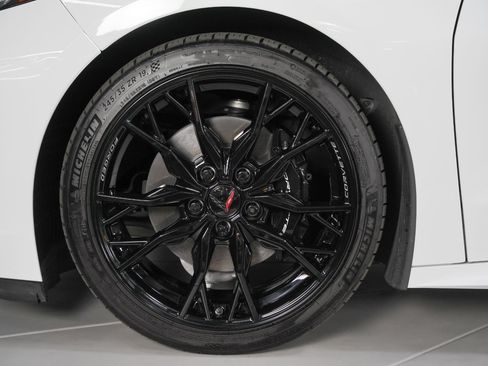 Used 2024 Chevrolet Corvette Stingray Premium Cpe w/ Stealth Interior Trim Package RWD image 17