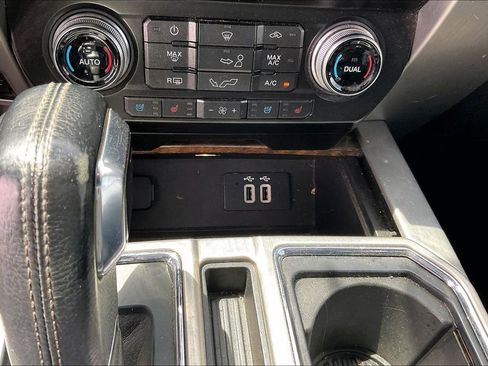 Used 2016 Ford F150 Platinum w/ Equipment Group 701A Luxury AWD/4WD image 31