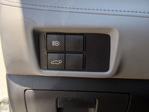 Used 2022 Toyota Highlander XLE FWD image 24