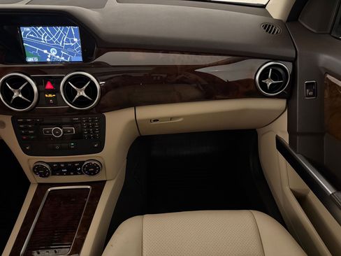 Used 2015 Mercedes-Benz GLK 350 4MATIC image 29