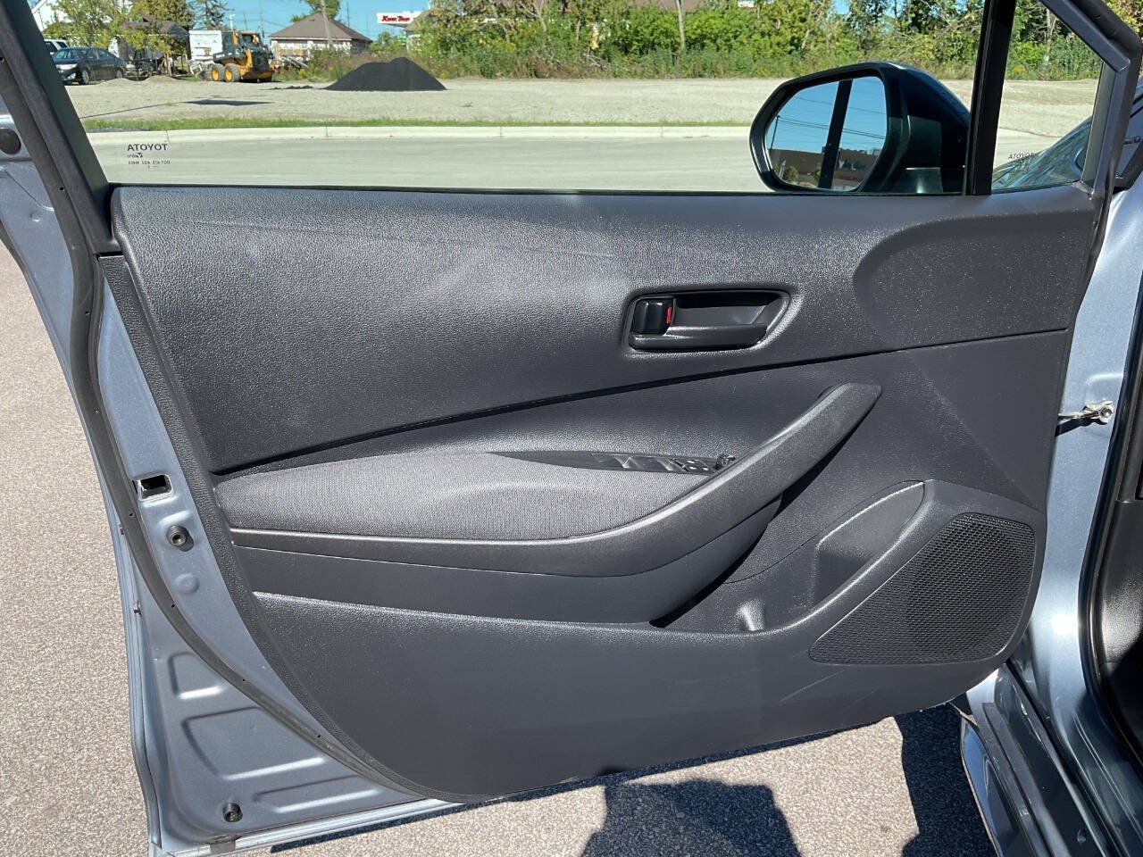 Used 2025 Toyota Corolla LE FWD image 32