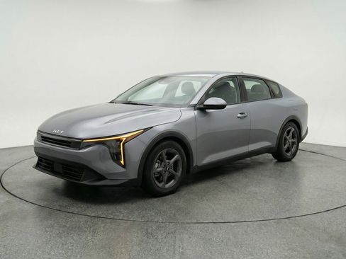 Used 2025 Kia K4 LXS FWD image 3