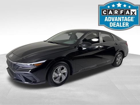 Used 2024 Hyundai Elantra SE FWD image 1