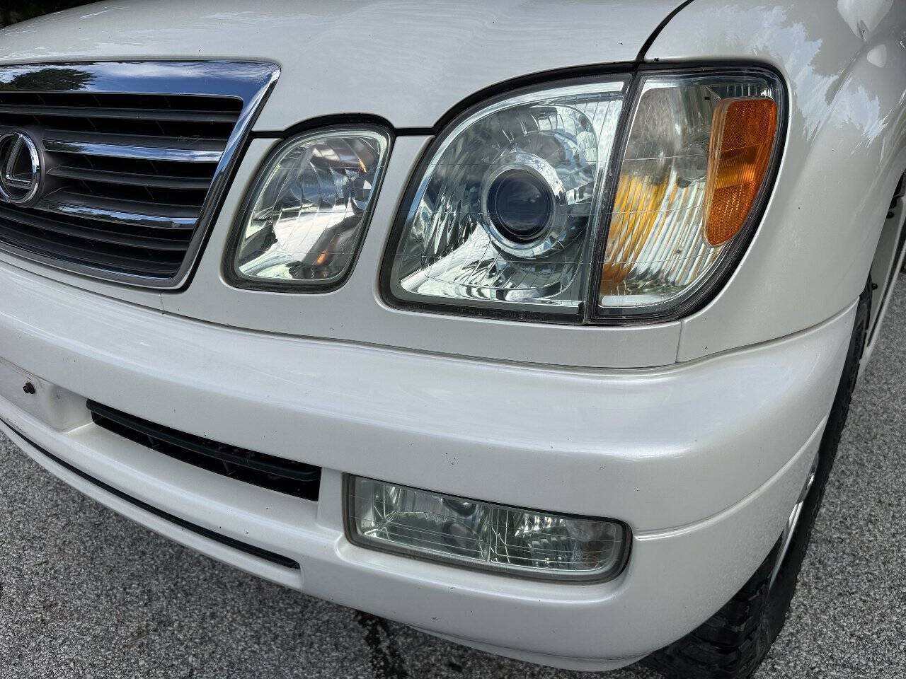 Used 2005 Lexus LX 470 4WD w/ Preferred Accessory Pkg image 17