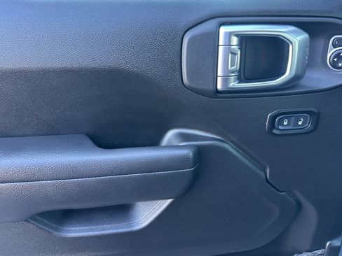 New 2025 Jeep Gladiator Nighthawk image 8