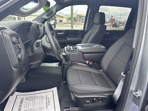 Used 2024 Chevrolet Silverado 2500 Custom w/ Custom Value Package image 11