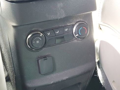 Used 2015 Ford Explorer XLT w/ Equipment Group 202B AWD/4WD image 12