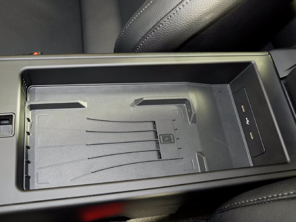 Certified 2025 Porsche 911 Carrera RWD image 40