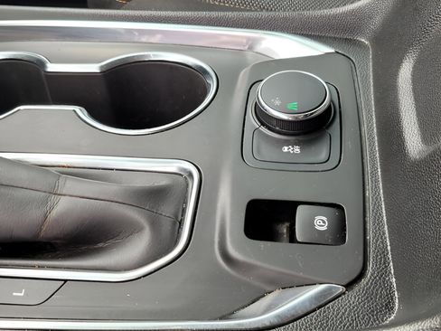 Used 2021 Chevrolet Traverse LT image 10