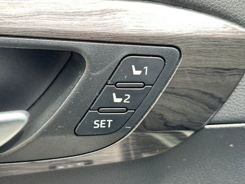 Used 2024 Toyota Highlander Platinum FWD image 28